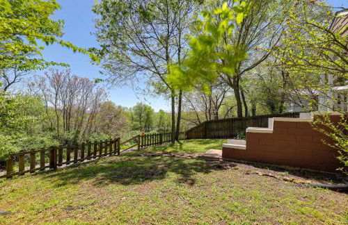 Fayetteville Retreat with Yard - Walk to Campus! - Foto 29