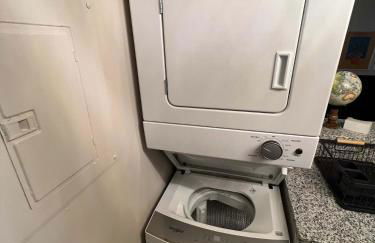 Gorgeous Condo across from Vet School - Foto 29