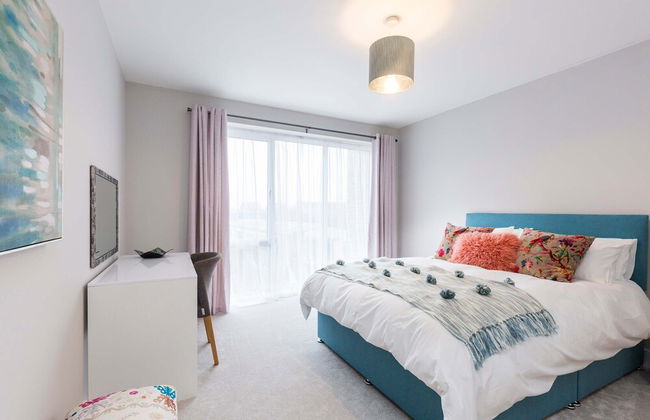 Stylish new Home With Parking - King Beds Garden - Foto 73