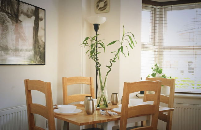 Modern 4 Bed Townhouse with Parking - Foto 19