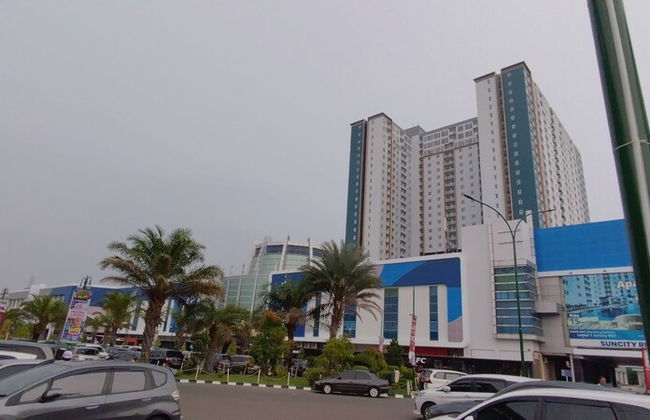 New Studio Apartment With Strategic Location At Suncity Residence - Foto 26