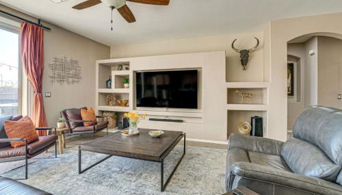 5 Mi to Surprise Stadium Chic Home with Pool - Foto 4