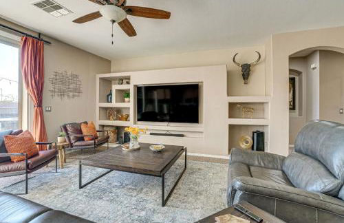 5 Mi to Surprise Stadium Chic Home with Pool - Foto 4