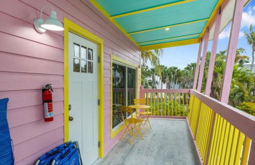 Charming Suite with Balcony and Bikes at Historic Sandpiper Inn - Foto 15