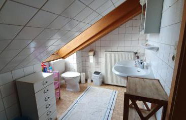 Sonnige ruhige Dachzimmer inkl WIFI plus Kaffee mit WG Dusche und neuer Küche - Foto 15