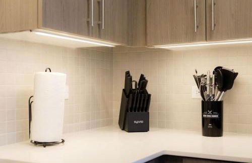 Above The Roots - Sophisticated 1BD Retreat - Photo 32