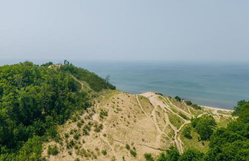 Lake Effect Lodge 3 min from Laketown Beach! - Foto 6