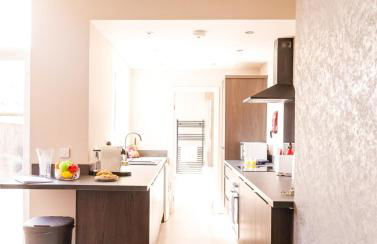 Spacious 4Bed Parking & Wi-Fi - Contractor Stays - Foto 20