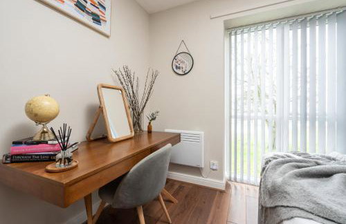 Cozy Waterfront Apartment - Free Parking & Wi-Fi - Photo 50