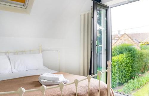 Stunning 5 Bed in the Centre of Bourton! - Photo 42