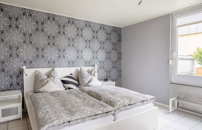 Garden Retreat With Pond View - Photo 7