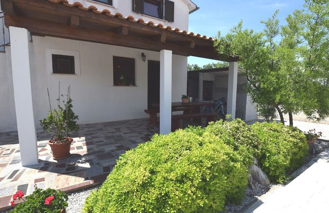 Lovable Apartment, Pool With Deckchairs, Fenced Garden With Grill, Wifi and Airco - Foto 22