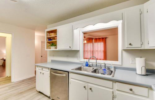 Charming Seneca Home - 3 Mi to Memorial Stadium! - Foto 8