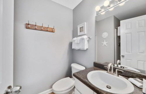 Cozy 2bd/2ba w/ View, Sleeps 6 - Photo 32