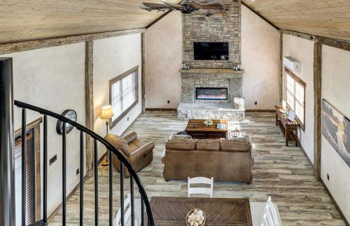 Serene Couples Getaway with Mtn Views in Bedford! - Foto 9