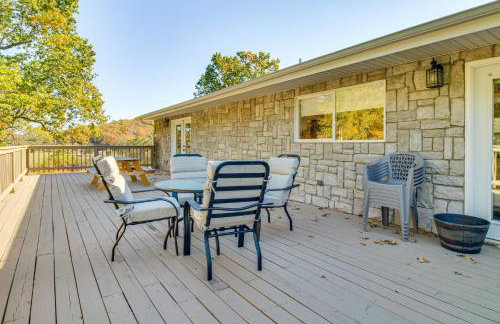 3 Mi to Lake House with Fire Pit in Mountain Home! - Foto 2