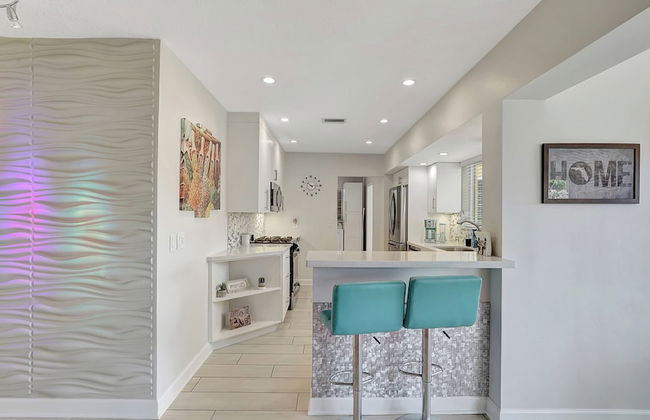 Waterfront Villa Private Pool! - Foto 12