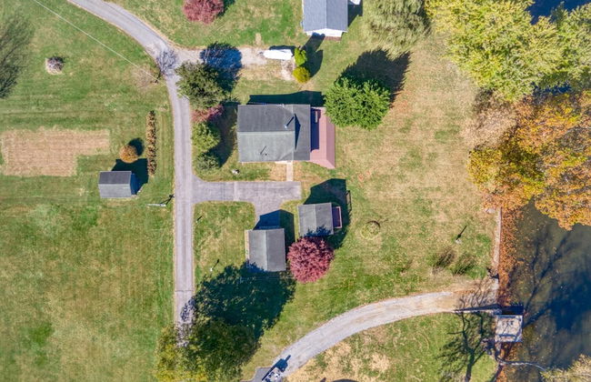 New River 3BR - Fishing, Kayaking, Hot tub, VT Game Weekends - Photo 44