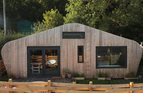 Two unique cabins wrapped in beautiful welsh scenery - Foto 1