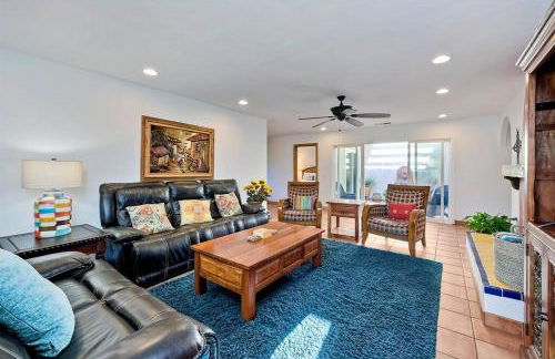 Great Group Retreat! Hacienda Decor, Spacious Floor Plan, Private Backyard - Foto 3