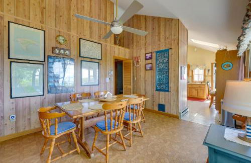 Deck with Water View Coastal Escape Near P-Town! - Foto 8