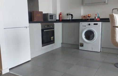 Ensuite Double Bedroom, Live in landlord - Foto 5