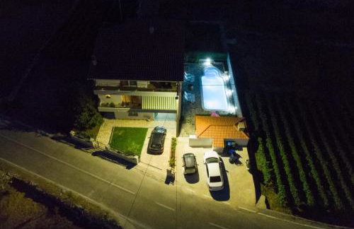 Family-friendly apartments with swimming pool Kostanje, Omis - 25072 - Photo 2