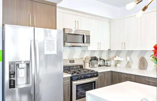 E - 2 Homes - Sleeps 26 by Universal - Patio -Games - FIFA SoFi World Cup - Foto 12