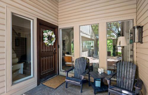 Garland Treehouse Villa: Patio Feasts & Creekside by Vacation Your way - Foto 16