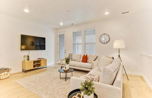 Modern 4BR Home Rooftop Patio Mountain Views - Foto 20