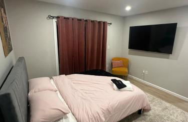 Spacious 6 Bedroom Home with NYC Access & Parking! - Foto 32