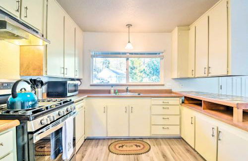 Furnished Deck and Fire Pit Sherwood Forest Cabin - Photo 18