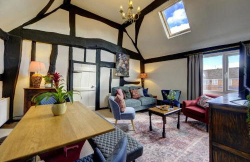 Loft Cottage by Spa Town Property - 2 Bed Tudor Retreat Near to Stratford-upon-Avon, Warwick & Solihull - Foto 1
