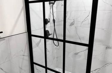 King Bed, The Phenix Historic Hotel, Spacious, Room # 406 - Foto 7