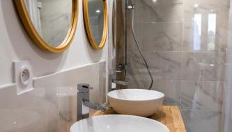 Grand loft familial 4 chambres avec parking privé - Foto 4, Shower