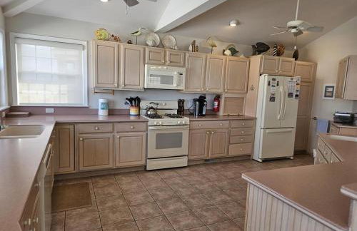 Single Family, Ocean Block, Wifi, Washer And Dryer, Second 2Nd Home From The Ocean! 2Nd From Ocean Contemporary Ship Bottom Home 14010 - Photo 21