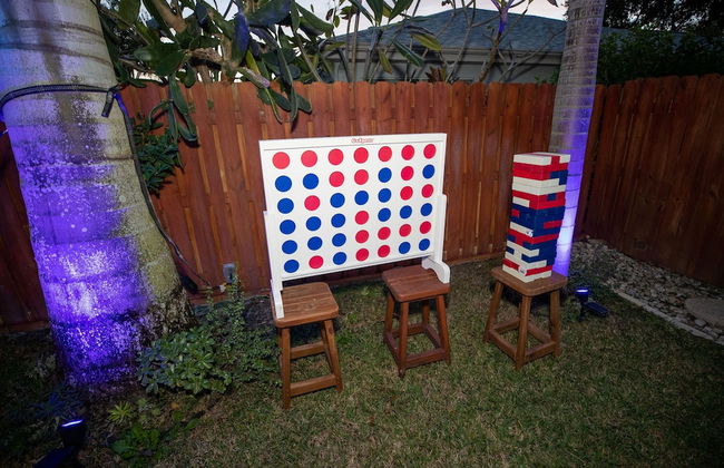 Urban Oasis W/hot Tub, Heated Pool And Private Movie Theater 2 Bedroom Home by RedAwning - Foto 75