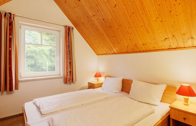 Cozy Holiday Home with Wood Burning Stove near Water - Foto 2