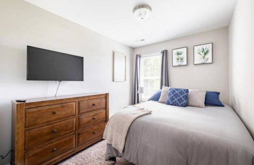 Modern 3Bedroom Duplex with Kitchen, WiFi and Free Parking Kannapolis - Photo 8