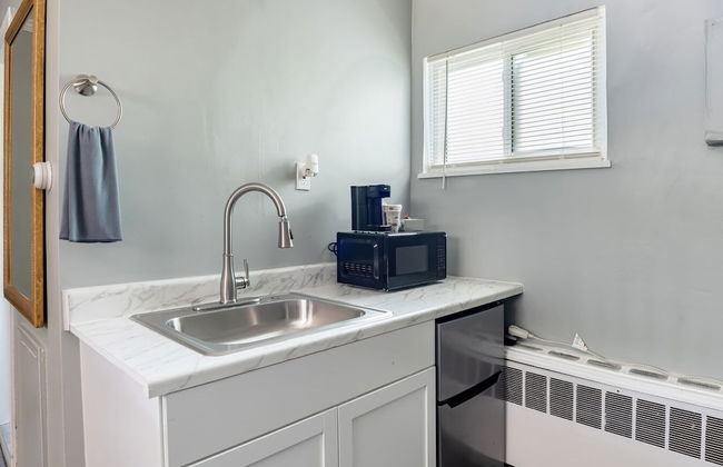 Private Room w/ Bath & Kitchen Access in Brownstown - Foto 5