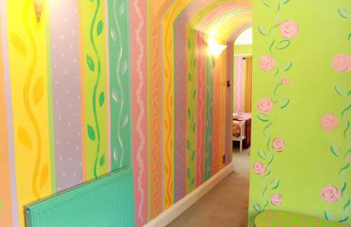 Historic Pike House with Beautiful Garden - Photo 21