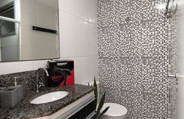 Apto Inteiro - Com roupa de cama e banho - Elevador - Garagem - Wi-fi - Vista Mar de todas as janelas e varanda - Foto 15