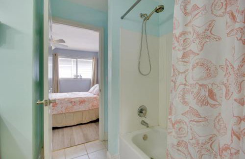Near Beach and Casinos Biloxi Condo with Pool Access - Foto 14