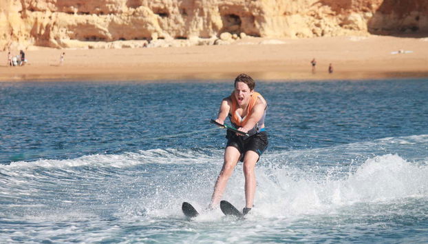 Praticando sci nautico