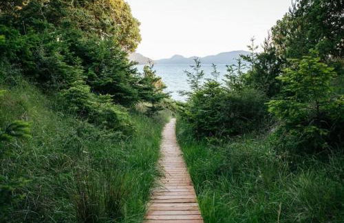 Luxe Beachfront, Hot Tub, Kayaking, Walk to Town - Foto 37