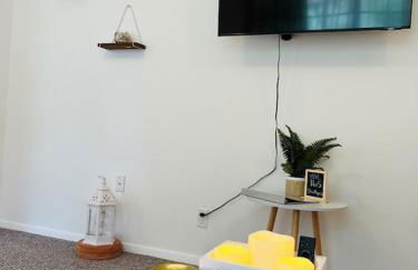 House of Shells, beautiful garden, fenced yard, dog friendly, fire pit! - Foto 3