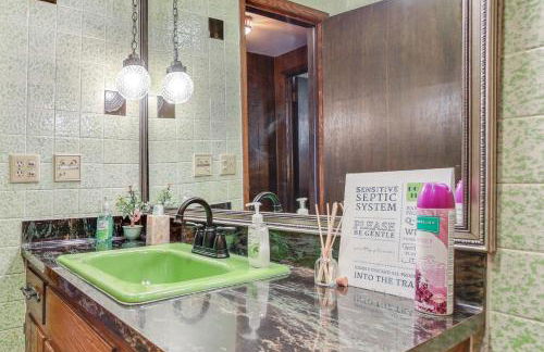 Waterfront Berry Lake Getaway with Sunroom! - Foto 25