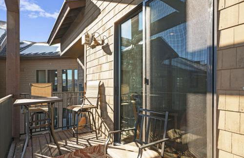 Top Floor Deer Valley Gondola Lakefront Condo- Great views - Photo 16