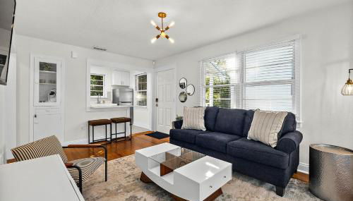 Private Uptown Flat - Walk to Nights of Lights! - Foto 5