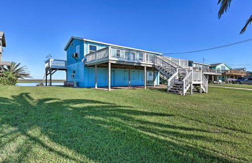 Oceanfront Sargent Beach Home with Dock! - Foto 1